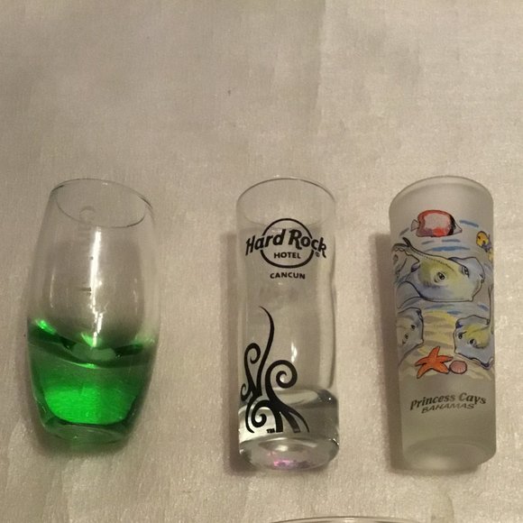 Collection of 5 colorful shot glasses - Hard Rock Hotel Cancun, Bahamas, etc. - Picture 8 of 12